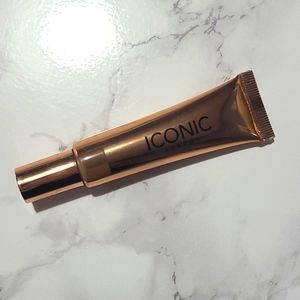 Iconic liquid bronzer in caramel glow